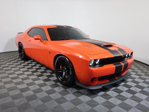 Used 2017 Dodge Challenger SRT Hellcat RWD image 3