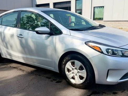 Used 2017 Kia Forte LX FWD image 4