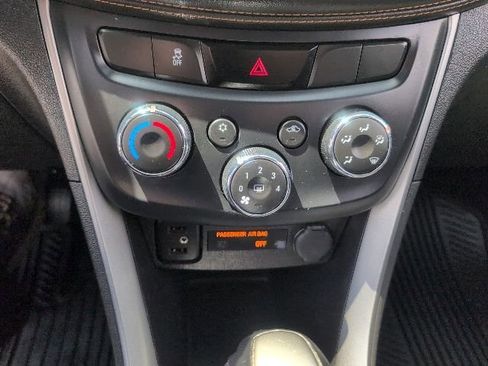 Used 2017 Chevrolet Trax LT w/ LT Convenience Package FWD image 25