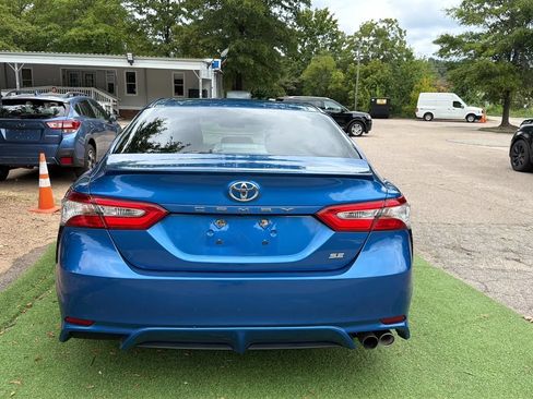 Used 2018 Toyota Camry SE FWD image 5