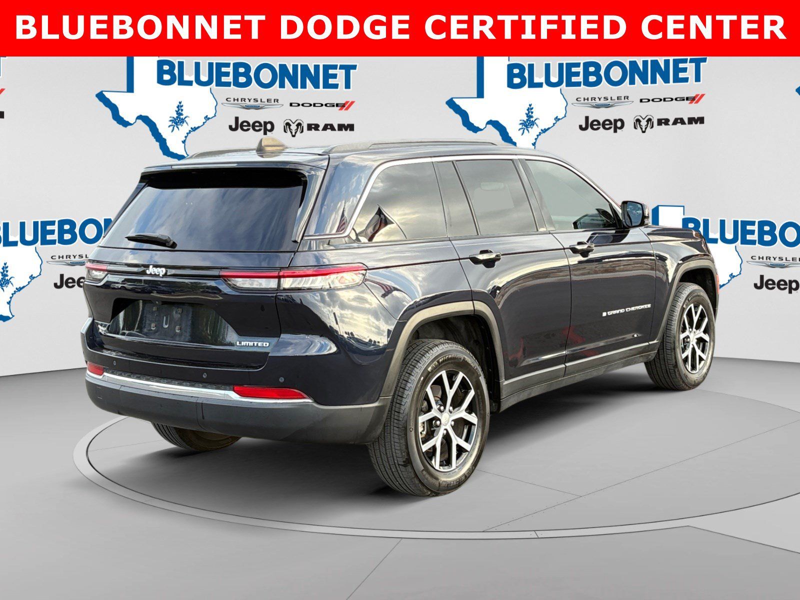 Used 2024 Jeep Grand Cherokee Limited RWD image 5