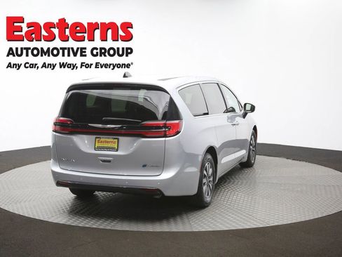 Used 2023 Chrysler Pacifica Touring-L FWD image 41