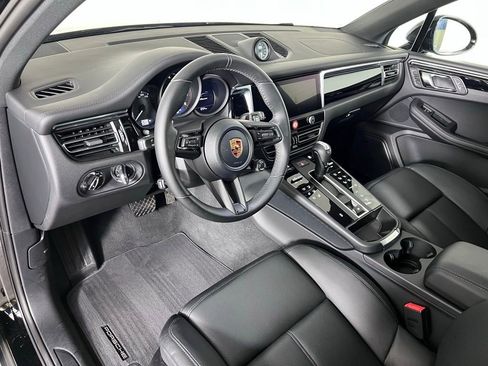 Certified 2026 Porsche Macan AWD/4WD image 4