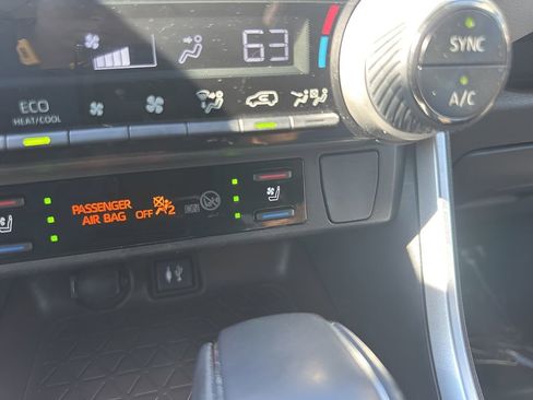 Used 2019 Toyota RAV4 Limited image 22