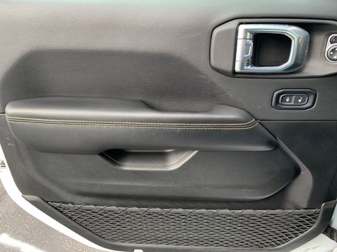 Used 2025 Jeep Wrangler Sahara image 20