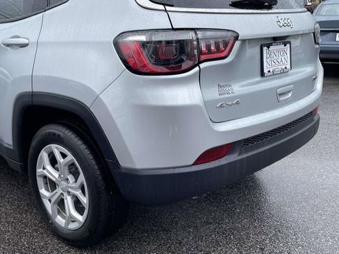 Used 2024 Jeep Compass Latitude image 12