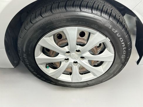 Used 2020 Toyota Corolla LE FWD image 11
