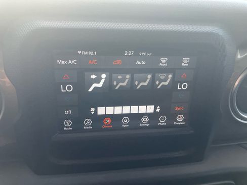 Used 2020 Jeep Wrangler Unlimited Sahara AWD/4WD image 21