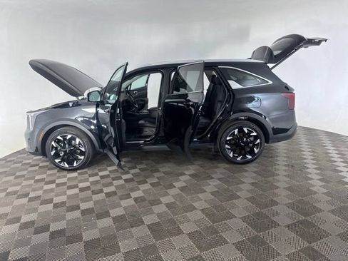 Certified 2025 Kia Sorento SX FWD image 11