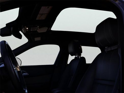 Used 2020 Land Rover Range Rover Velar S image 45