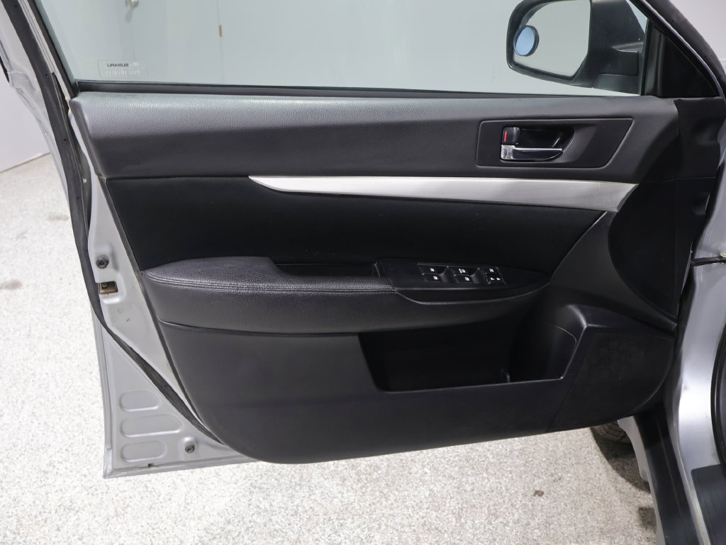 Used 2013 Subaru Outback 2.5i Premium w/ All-Weather Pkg AWD/4WD image 19