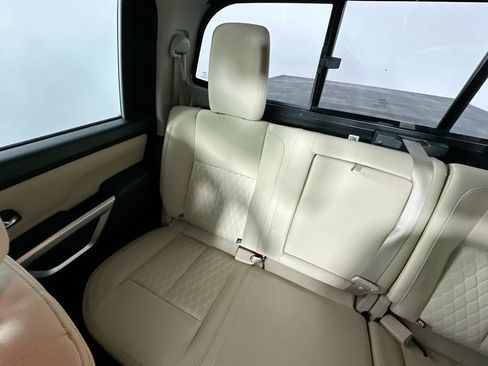 Used 2018 Nissan Titan SV AWD/4WD image 12