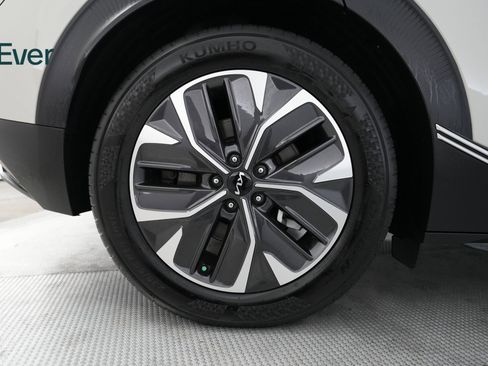 Used 2024 Kia EV6 Light image 18