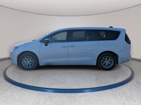 New 2026 Chrysler Pacifica Select FWD image 8