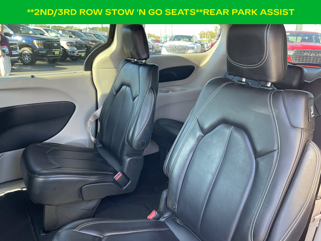 Used 2023 Chrysler Pacifica Touring-L FWD image 10