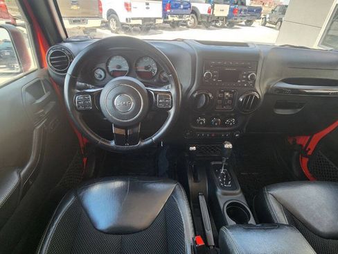Used 2017 Jeep Wrangler Unlimited Sahara AWD/4WD image 12