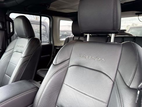 Used 2023 Jeep Wrangler Unlimited Sahara w/ Cold Weather Group image 11