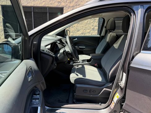 Used 2017 Ford Escape SE w/ Equipment Group 201A FWD image 23
