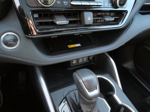 Certified 2025 Toyota Highlander XSE image 24