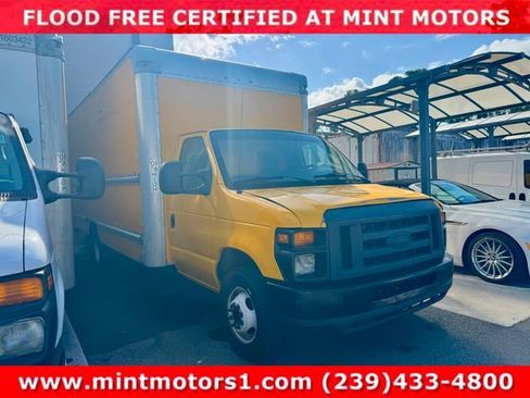 Used 2016 Ford E-350 and Econoline 350 Super Duty image 2
