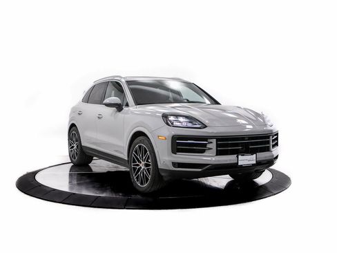 Certified 2025 Porsche Cayenne S image 9