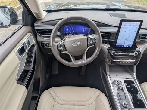 Used 2023 Ford Explorer Platinum w/ Technology Package image 18