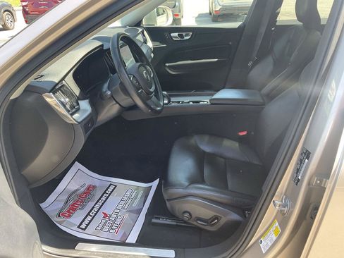 Used 2023 Volvo XC60 B5 Core AWD/4WD image 10