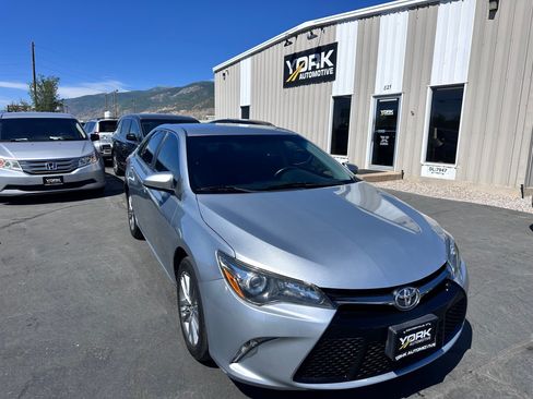 Used 2015 Toyota Camry FWD image 1