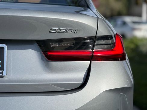 Used 2025 BMW 330i Sedan w/ Premium Package image 16
