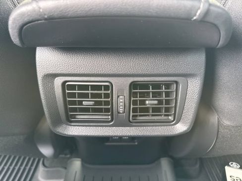 Used 2024 Toyota Venza LE AWD/4WD image 20