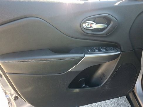 Used 2020 Jeep Cherokee Latitude Plus w/ Comfort/Convenience Group image 12