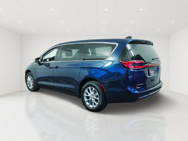 Used 2024 Chrysler Pacifica Touring-L AWD/4WD image 5