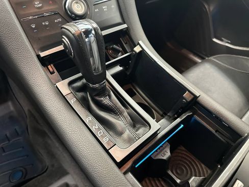 Used 2016 Ford Taurus Limited FWD image 28