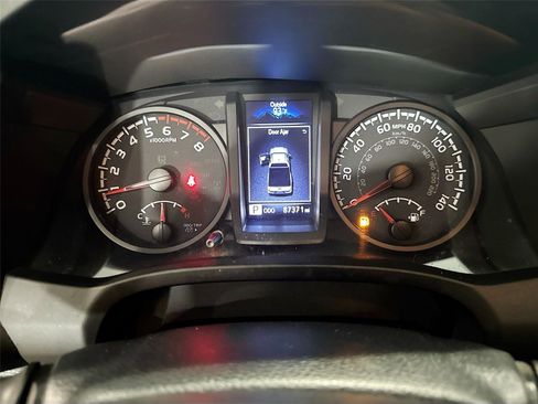 Used 2020 Toyota Tacoma SR w/ SX Package image 4