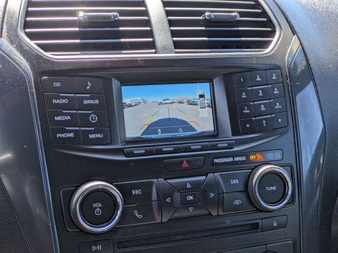 Used 2017 Ford Explorer XLT image 21