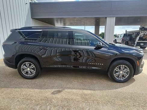 Used 2025 Chevrolet Traverse LT w/ Driver Confidence Package FWD image 9