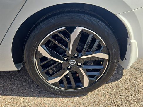 Used 2025 Nissan Versa SR w/ Trunk Package image 30