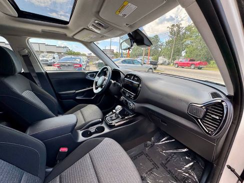 Used 2022 Kia Soul EX image 13
