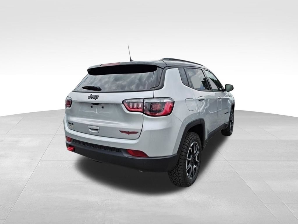 New 2026 Jeep Compass Trailhawk w/ Sun, Sound & Navigation Group AWD/4WD image 5