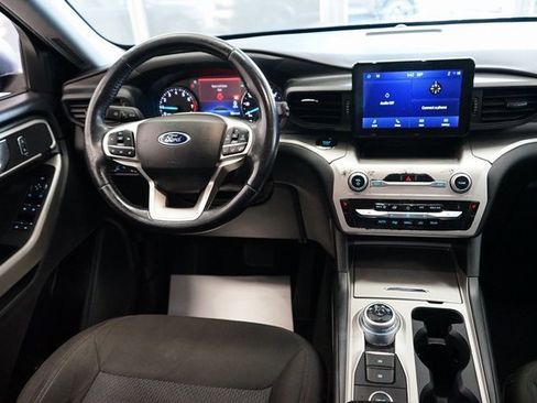 Used 2022 Ford Explorer XLT w/ Class IV Trailer Tow Package image 9