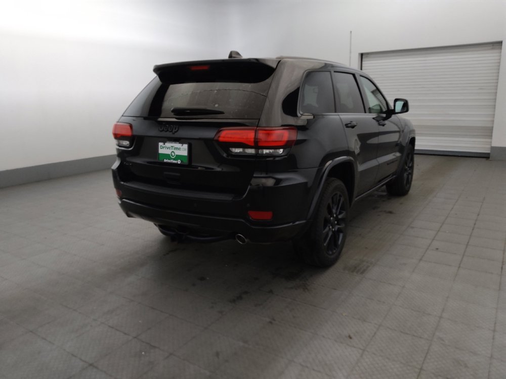 Used 2018 Jeep Grand Cherokee Altitude AWD/4WD image 9