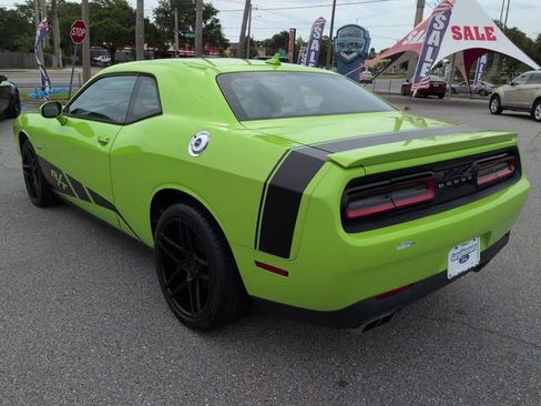 Used 2015 Dodge Challenger R/T w/ Quick Order Package 28B R/T RWD image 6
