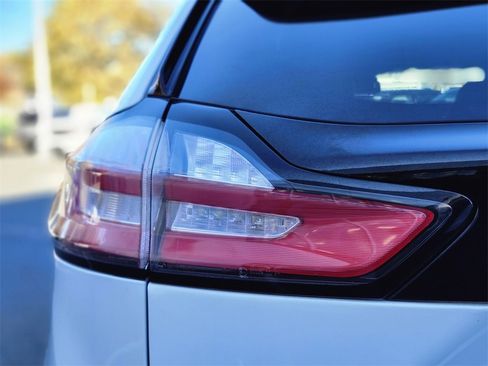Used 2022 Ford Edge ST w/ Equipment Group 401A image 9