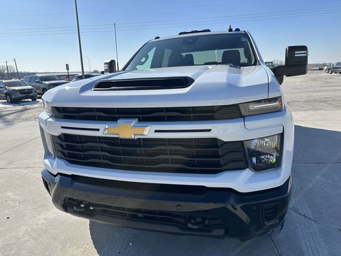 Used 2025 Chevrolet Silverado 2500 Custom w/ Custom Value Package image 6