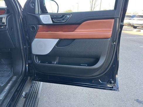 Used 2021 Lincoln Navigator L Reserve w/ Luxury Package image 25