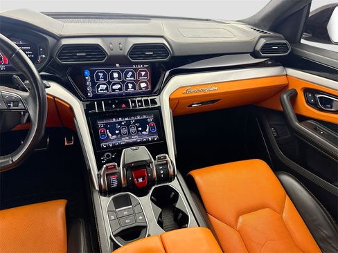 Used 2020 Lamborghini Urus image 25
