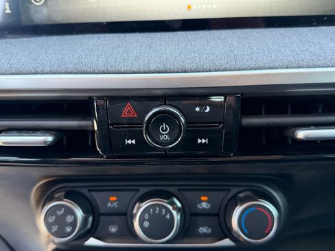 Certified 2025 Nissan Kicks SV FWD image 25