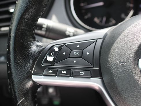 Used 2020 Nissan Rogue SV w/ Premium Package image 20