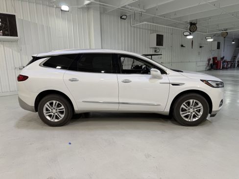 Used 2018 Buick Enclave Essence image 6
