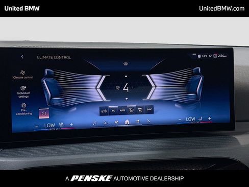 Used 2025 BMW 330i Sedan w/ Premium Package RWD image 11